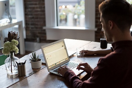 Gewerbetreibender auf der Suche nach einem flexiblen und günstigen Kredit für Gewerbetreibende