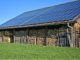 Photovoltaik-Anlage auf dem Dach einer Holzscheune: finanziert mit dem ÖkoKredit der EthikBank