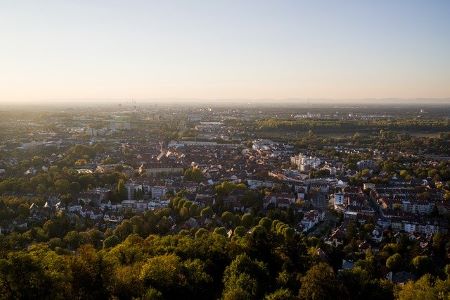 Bild von Durlach (Karlsruhe) aus der Vogelperspektive: Du benötigst einen Schnellkredit? Begebe dich doch in ein Leihhaus Karlsruhe!