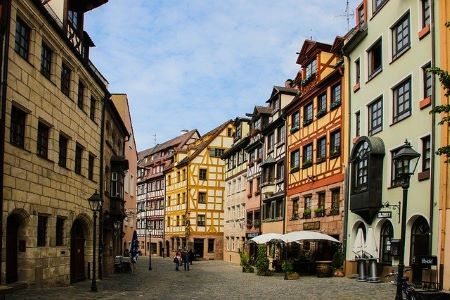 Die schöne Altstadt in Nürnberg: Wenn Sie einen SCHUFA-freien Kredit benötigen, haben Sie in einem Leihhaus Nürnberg die Möglichkeit, einen Pfandkredit ohne SCHUFA zu beantragen!