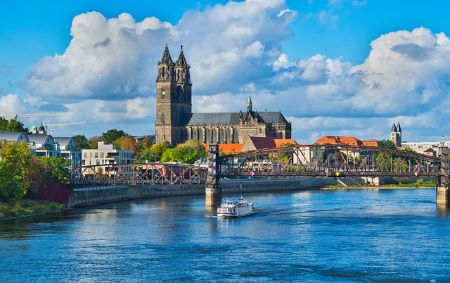 Die schöne Stadt Magdeburg an der Elbe: Wer schnell und SCHUFA-frei Geld benötigt, sollte sich überlegen, ein Leihhaus Magdeburg aufzusuchen, um dort unkompliziert und ohne Bürokratie einen Pfandkredit aufzunehmen!