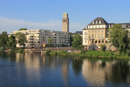 Rathaus von Mülheim an der Ruhr: Wenn Sie einen SCHUFA-freien Kredit ohne Nachweise benötigen, dann können Sie diesen in einem Leihhaus Mülheim an der Ruhr erhalten!